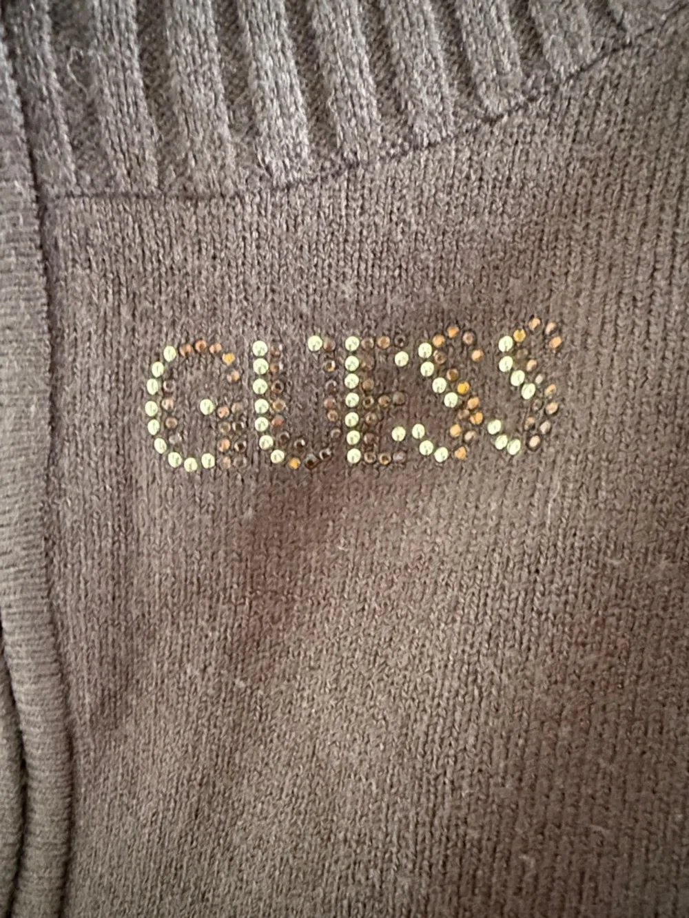 101-B. GUESS Chocolate Brown Off-the-Shoulder Zip Ribbed Sweater. Size M - Picture 3 of 7